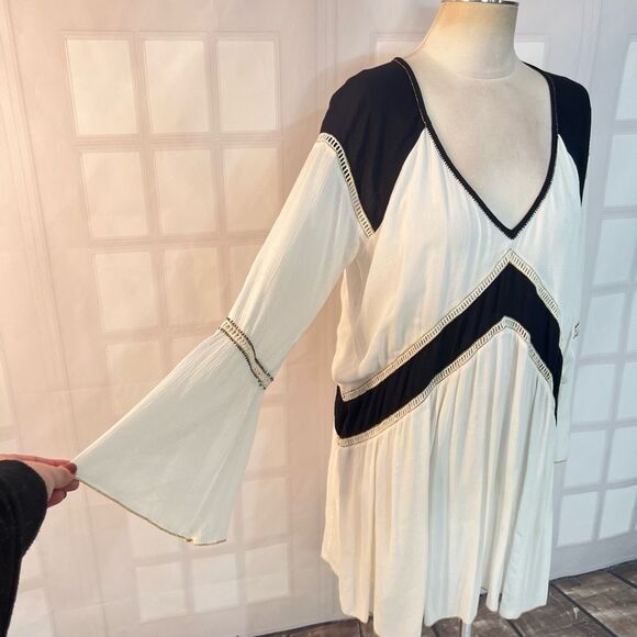 🔥🔥5 for $25🔥🔥 Amuse Society White Black Bell Long Sleeve Mini Bohemian Dress - Picture 5 of 10